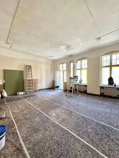 Große 2-Zi-Wohnung am Mierendorffplatz mit Balkon, Dielen und Stuck — photo 1